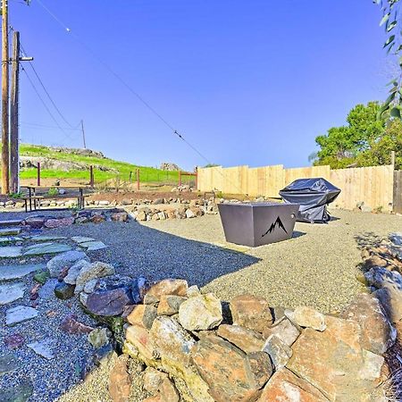 Peaceful Ranch Home With Sierra Nevada Views Woodlake Exterior foto