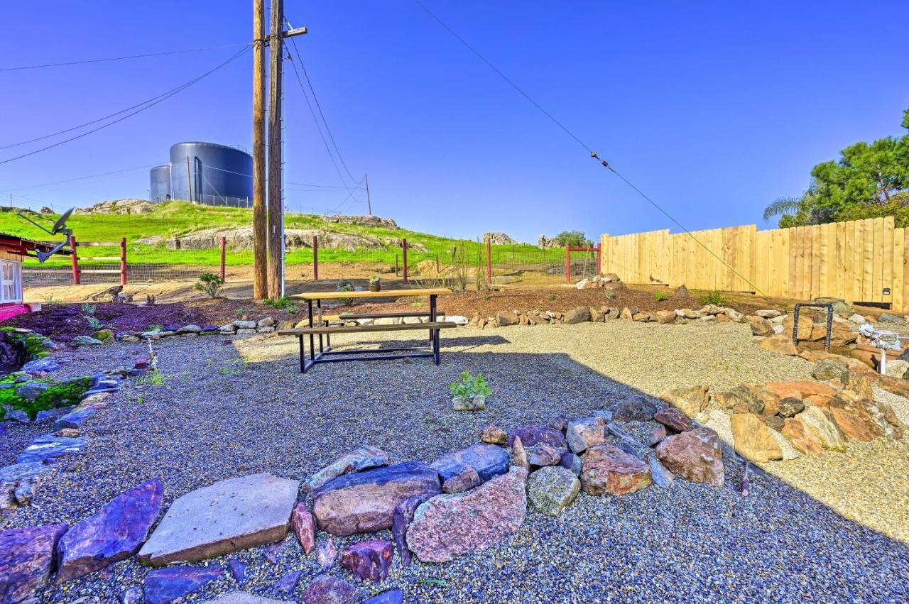 Peaceful Ranch Home With Sierra Nevada Views Woodlake Exterior foto